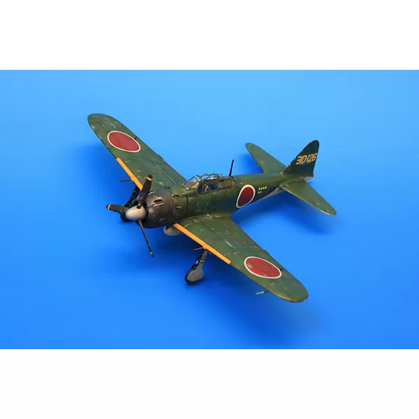 1/48　零式艦上戦闘機五二型（完成品） プラモデル《寄附から5ヵ月以内に出荷》