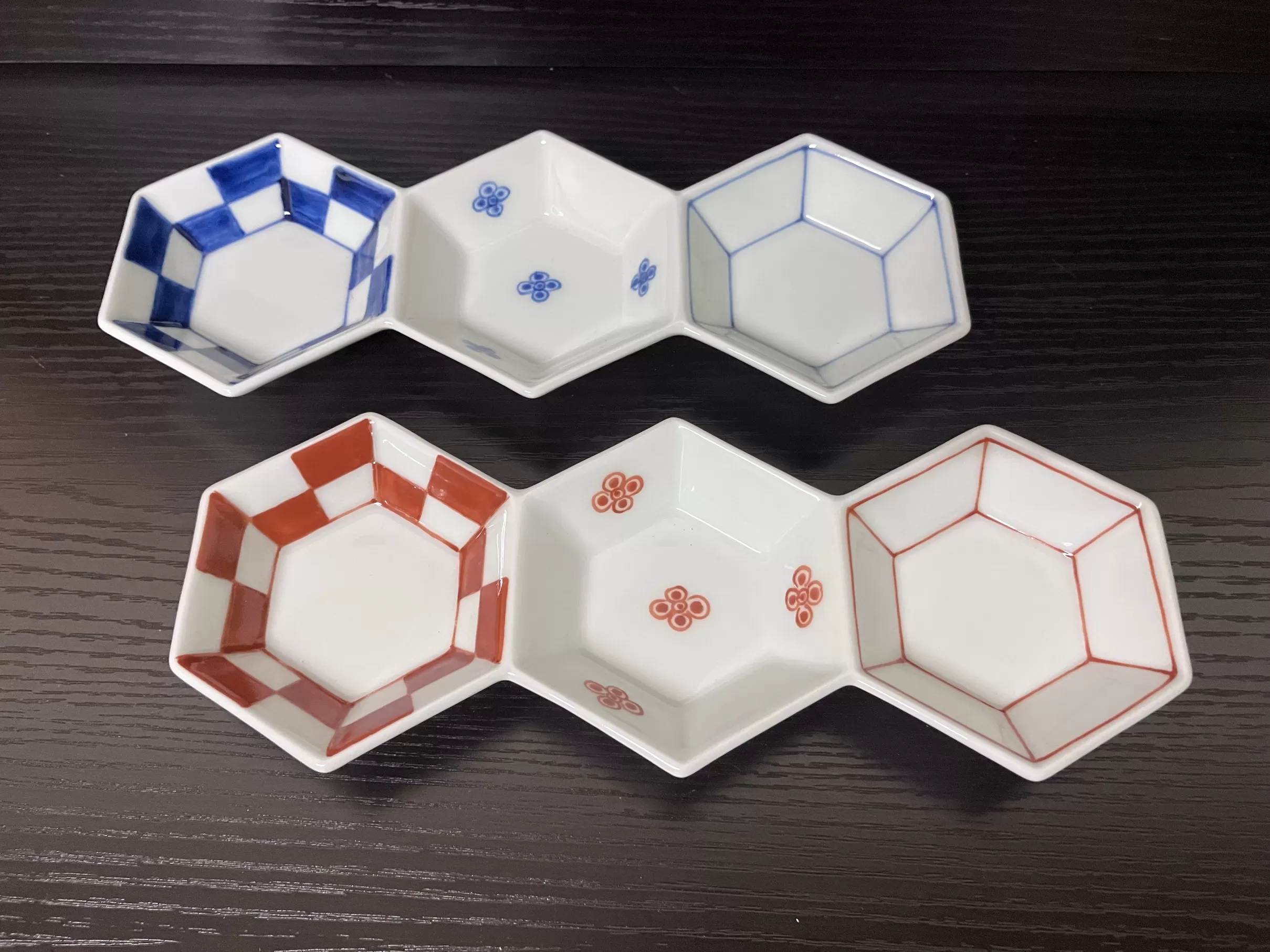 伊万里焼 市線花（青・赤）亀甲三品盛 165-H1067