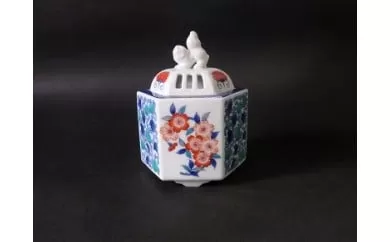 【伊万里焼】色鍋島六角唐草・桜・梅・菊文香炉【市川冬山窯】 037-H1224