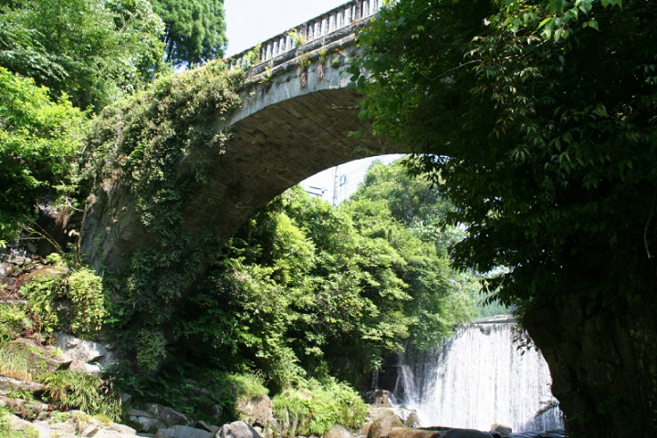 脊振（せふり）の眼鏡橋
