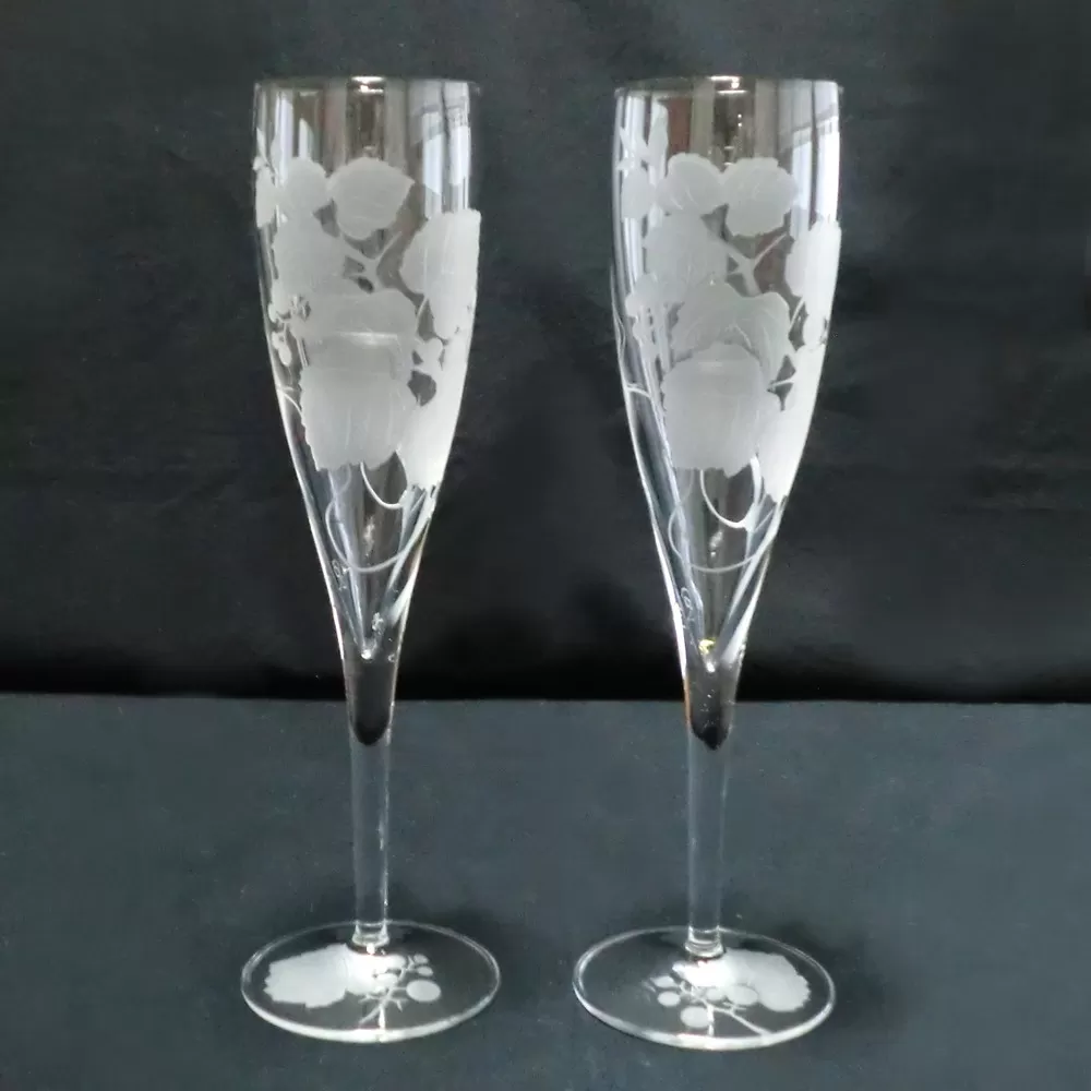山葡萄・フルート2個入り【シャンパン 日本酒 グラス 山ぶどう クリスタル お祝い プレゼント 記念日 ギフト ご褒美 オリジナル 日本土産 桐箱入り】K024059