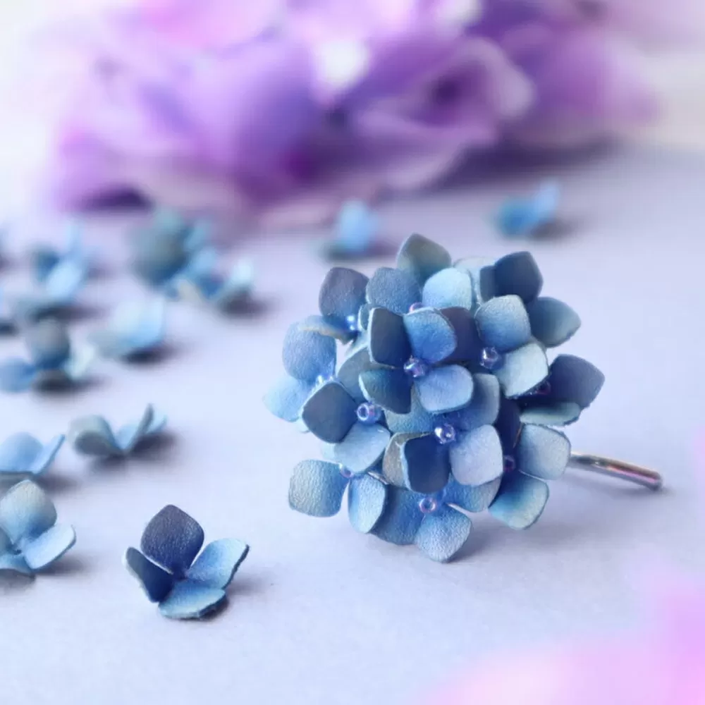 紫陽花 ブルー 革花 ポニーフック /レザーアクセサリー/夏 ヘア アクセサリー 牛革 革 レディース ハンドメイド 贈り物 プレゼント 夏