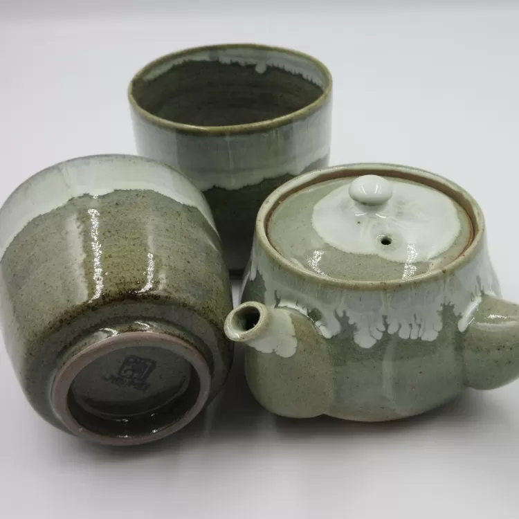 緑茶 茶器 セット 急須 1.5号 約280ml 湯呑 約200ml ペア 緑茶 80g 3袋 計240g [文珠会 障害者支援施設 常明園 長崎県 東彼杵町 hs42bag350004] 急須 お茶の葉 湯飲み 茶葉