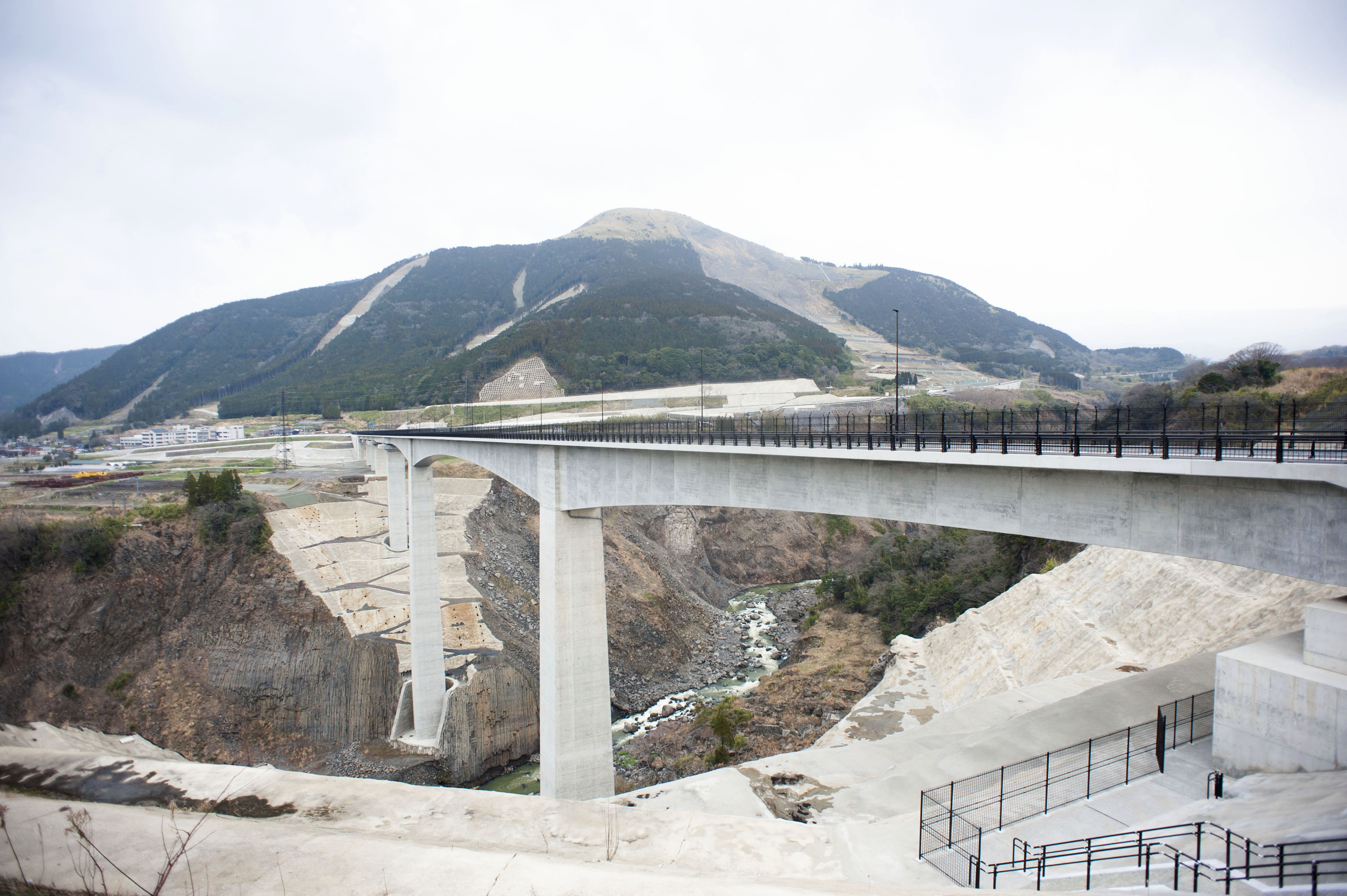 復興のシンボル「新阿蘇大橋」