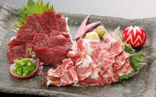 【桜屋】上赤身霜降り馬刺し食べ比べ（各300ｇ）計600ｇ（専用醤油付き150ml）