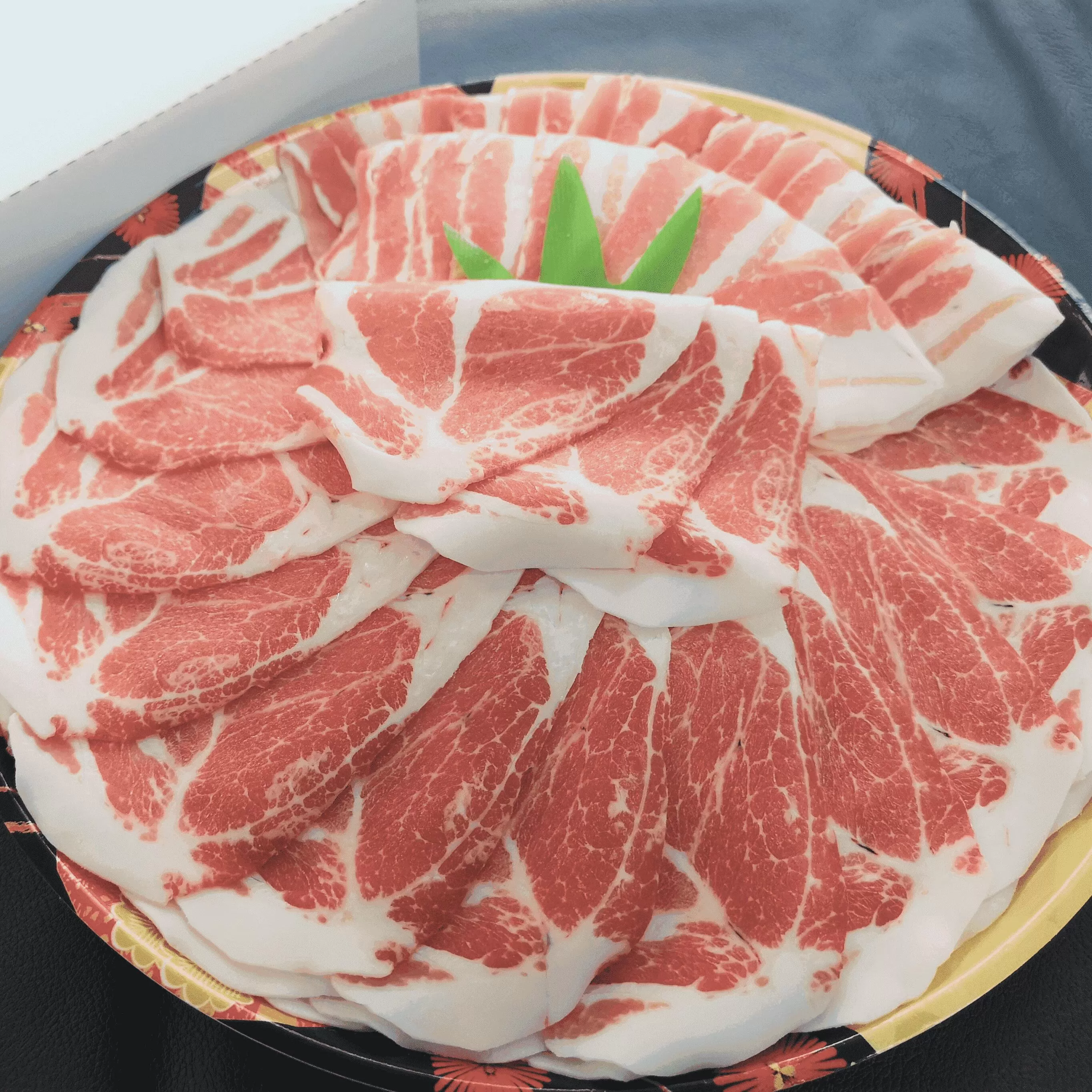 AS-520 鹿児島黒豚しゃぶしゃぶ皿盛りご自宅用　700g(黒豚肩ﾛｰｽ400g､黒豚ﾊﾞﾗ300g)
